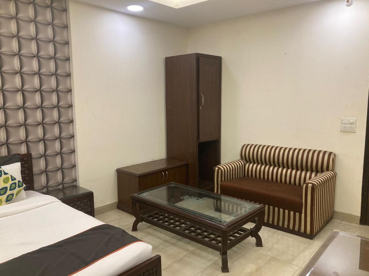 Hermitage By The Cosy Hotels Near Lotus Temple New Delhi Buitenkant foto